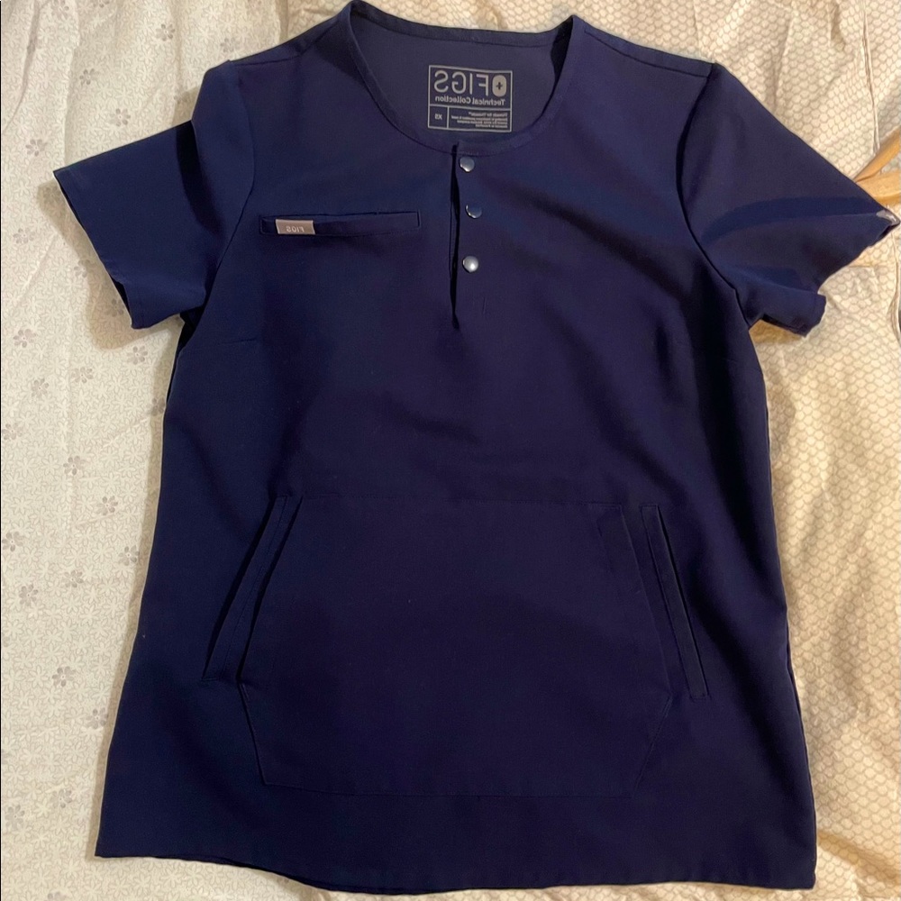 Figs Arura crew scrub top in XS